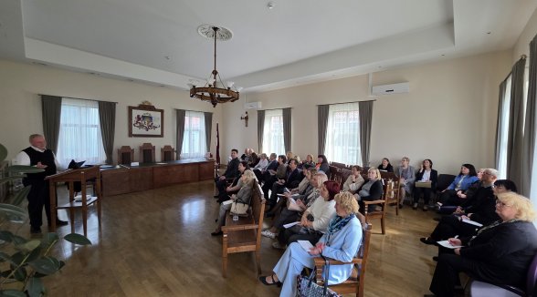 Civillietu departamenta priekšsēdētājs tiekas ar Zemgales apgabala tiesu tiesnešiem