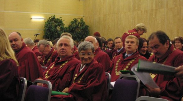 The extraordinary conference of judges disproves of judges’ actions which create distrust to judiciary