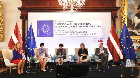 Abpusējā sardzē: Eiropas Savienība sargā tiesu neatkarību, tiesu vara – Eiropas Savienības vērtības