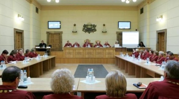 Augstākās tiesas plēnumā amatpersonas vēlēs aizklāti, tiesneši drīkstēs arī atturēties