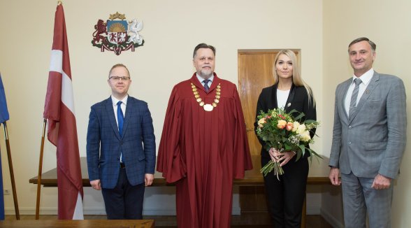 Augstākās tiesas priekšsēdētājs pieņem notāres Anetes Freibergas zvērestu
