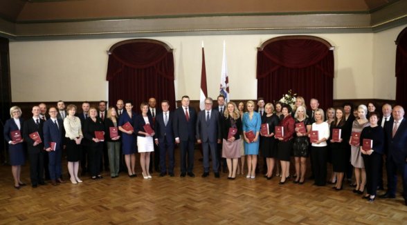 JUDGES OF THE SUPREME TAKE PART IN PREPARATION OF COMMENTARIES ON THE CONSTITUTION