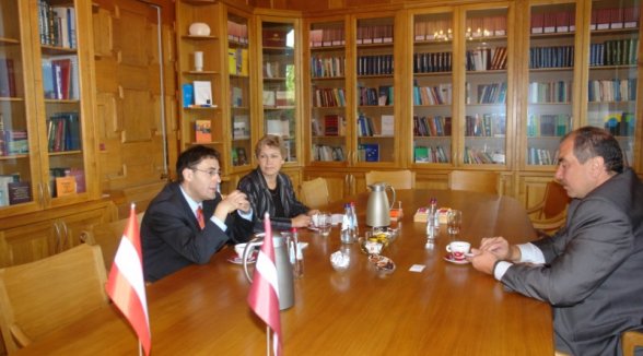 Augstākās tiesas priekšsēdētājs tiekas ar jauno Austrijas vēstnieku