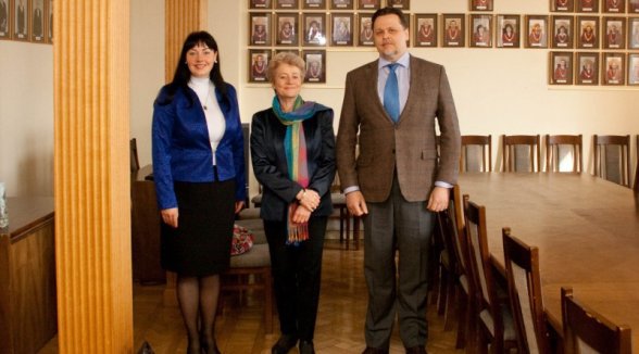 JUDGES OF THE DEPARTMENT OF CIVIL CASES MEET THE PROFESSOR CHAPPUIS FROM THE UNIVERSITY OF GENEVA