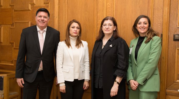 Eiropas Padomes eksperti ar Krimināllietu departamenta senatori pārrunā cilvēku tirdzniecības lietu izskatīšanu