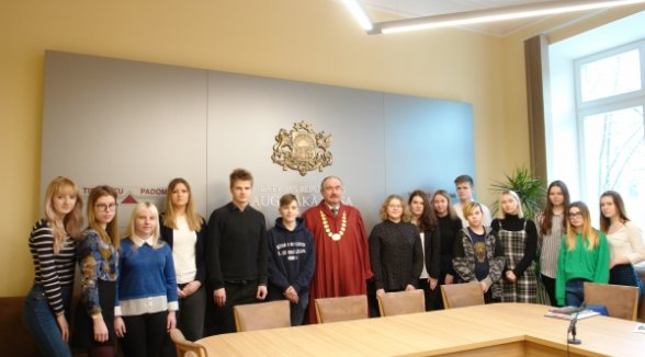 On the Shadow Day, students learn about the daily work of the Supreme Court and of senators