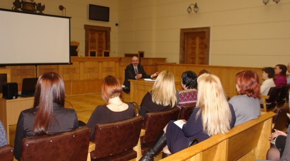 Tiesneša amata kandidāti iepazīst Augstāko tiesu