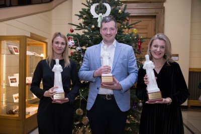 Three employees receive the Supreme Court's Themis Awards
