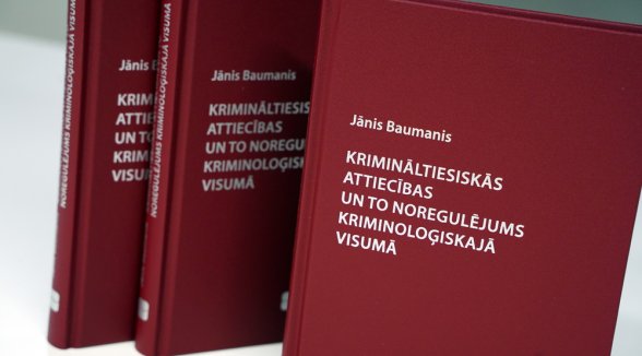 Izdota Jāņa Baumaņa  grāmata par krimināltiesiskajām attiecībām