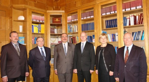 Tieslietu ministrs tiekas ar Augstākās tiesas vadību