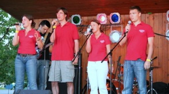 In sports games, the team of the Supreme Court shows best results in singing