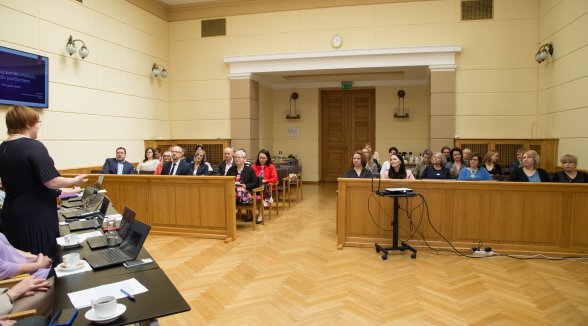 Administrative judges and senators discuss current case-law issues