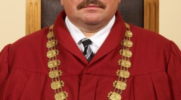 Augstākās tiesas priekšsēdētāja amata kandidāts Bičkovičs saņem pielaidi valsts noslēpumam