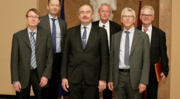 DELEGATION OF PRESIDENTS OF COURTS FROM DENMARK VISITS THE SUPREME COURT