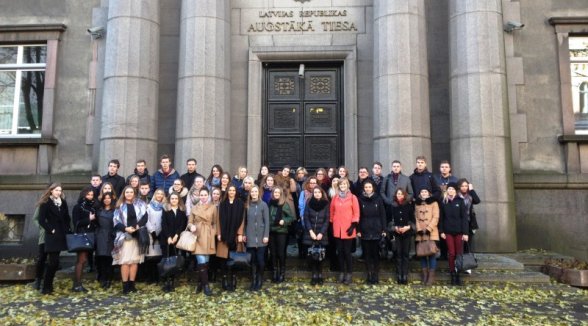 YOUNG LAWYERS UNIVERSITY STUDENTS GET TO KNOW THE WORK OF SUPREME COURT