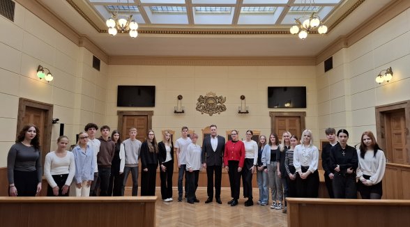 Schoolchildren learn about the judicial work and participate in moot court on Shadow Day