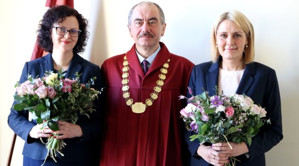 Augstākās tiesas priekšsēdētājs pieņem divu notāru zvērestu