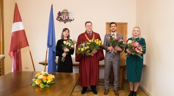 Augstākās tiesas priekšsēdētājs pieņem tiesu izpildītāju un notāres zvērestu