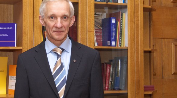 Bijušajam senatoram Valerijanam Jonikānam piešķir Goda tiesneša nosaukumu