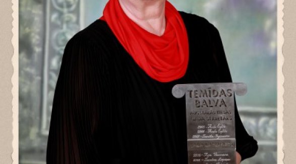 Ilggadējai Augstākās tiesas darbiniecei Intai Ķirsei piešķirts Atzinības krusts