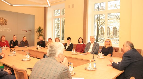 Augstākajā tiesā viesojas Rīgas Stradiņa universitātes Juridiskās fakultātes pasniedzēji