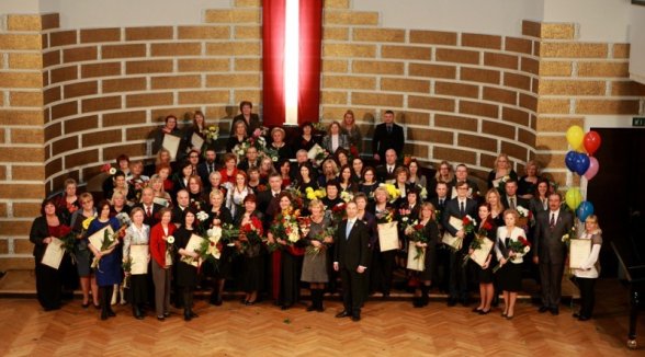 Par nozīmīgu ieguldījumu tieslietu sistēmas attīstībā un tiesiskuma stiprināšanā senatori saņem Goda zīmes