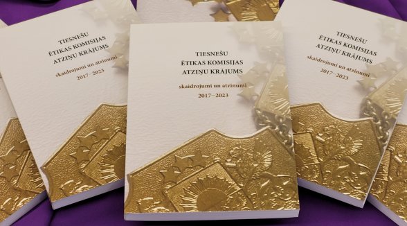 Izdots otrais Tiesnešu ētikas komisijas atziņu krājums