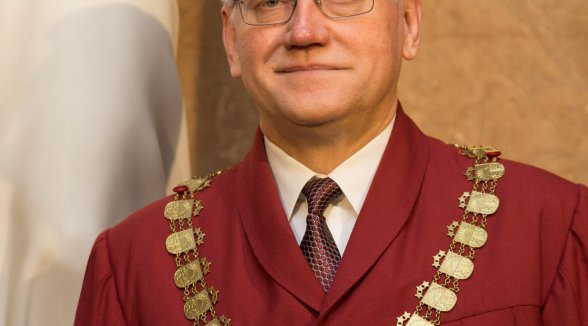 Senator Peteris Opincans terminates his judicial duties