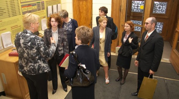 Rumānijas prokurori, iepazīstot Latvijas pieredzi korupcijas novēršanā, apmeklē Augstāko tiesu