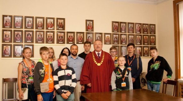 PARTICIPANTS OF THE SONG FESTIVAL FROM BALTINAVA VISIT THE SUPREME COURT