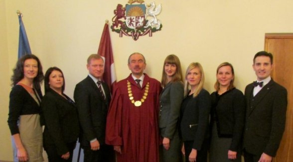 Augstākās tiesas priekšsēdētājs pieņem sešu advokātu zvērestu