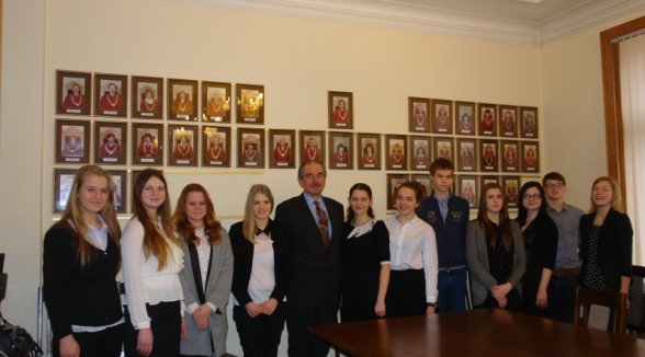 PUPILS GET FAMILIARISED WITH WORK OF JUDGES AND EMPLOYEES OF THE SUPREME COURT