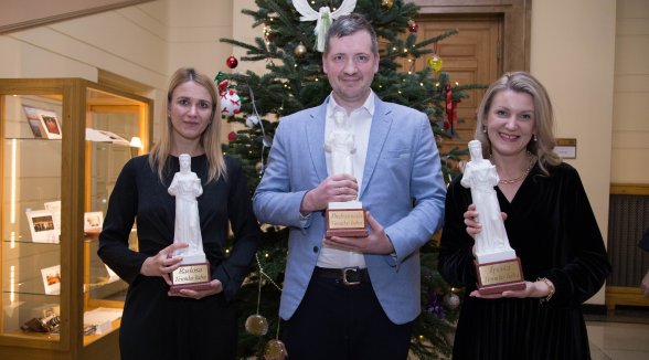 Three employees receive the Supreme Court's Themis Awards
