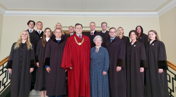 Augstākās tiesas priekšsēdētājs pieņem četrpadsmit advokātu zvērestu