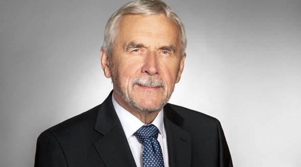 Former Chief Justice of the Supreme Court Andris Guļāns awarded the title of Honorary Judge