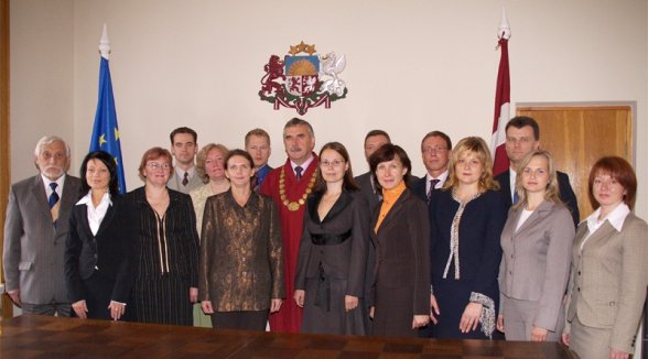 Fourteen newly admitted attorneys give oath to the Chief Justice of the Supreme Court