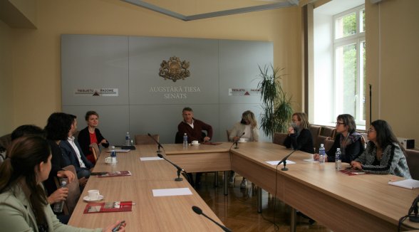 Judges and prosecutors form the European Union courts visit the Supreme Court