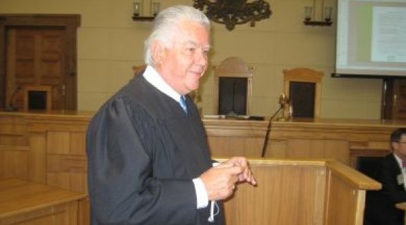 Latvijas un Amerikas tiesneši un advokāti sāk diskusiju