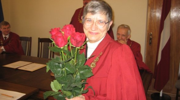 Par Augstākās tiesas plēnuma sekretāri ievēl senatori Ināru Gardu