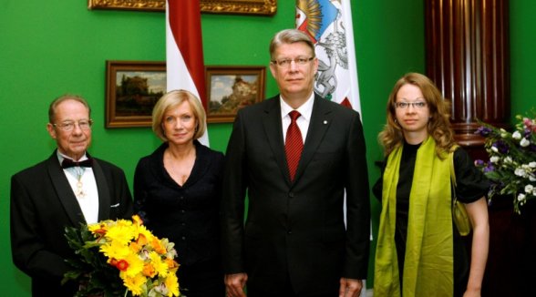 Augstākās tiesas tiesneši saņem augstākos valsts apbalvojumus