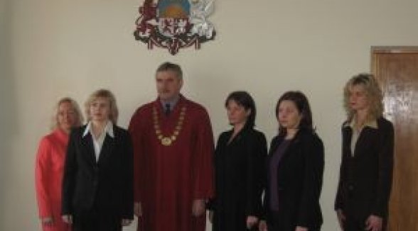 Zvērestus nodod četras notāres