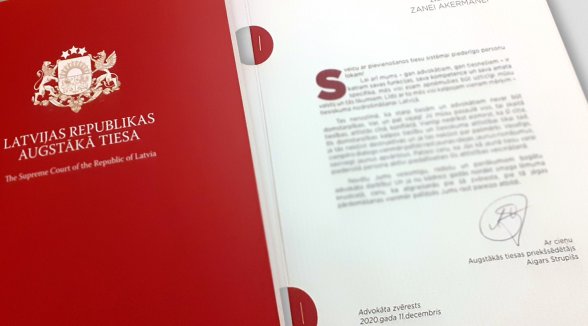 Augstākās tiesas priekšsēdētājs pieņem desmit advokātu zvērestu