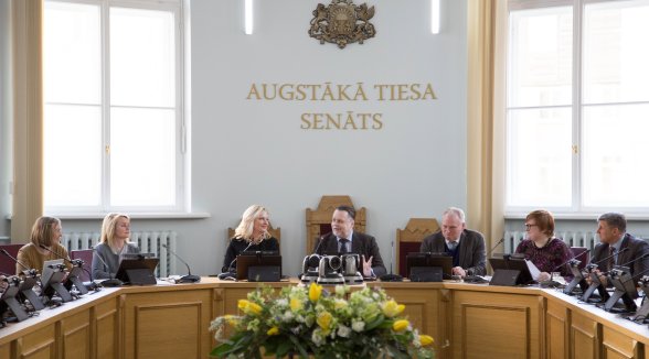 Augstākā tiesa un Satversmes tiesa diskutē par tiesu pieteikumiem Satversmes tiesai un ģeopolitisko kontekstu tiesas spriešanā