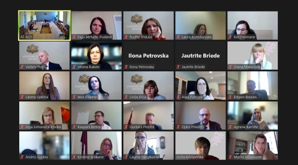 Iepazīstina tiesnešus ar veikto apelācijas un pirmās instances tiesas nolēmumu monitoringu