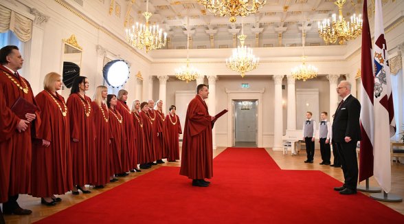 Valsts prezidents pieņem senatora Jāņa Plepa zvērestu