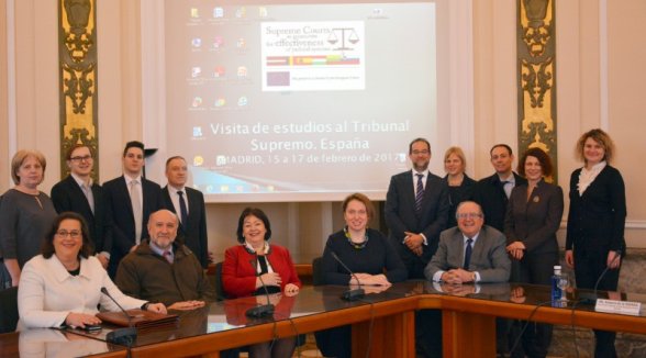 REPRESENTATIVES OF THE SUPREME COURT EXCHANGE EXPERIENCE ON RESEARCH WORK AND COMMUNICATION OF COURTS 