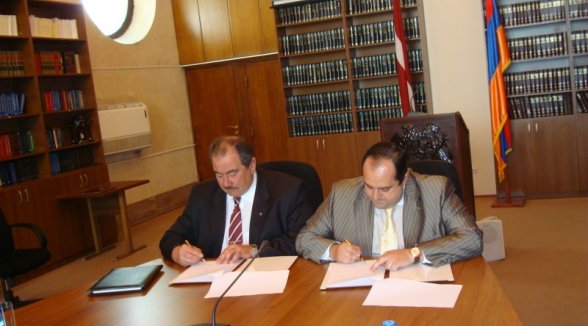 Latvijas un Armēnijas Augstākās tiesas paraksta memorandu par sadarbību