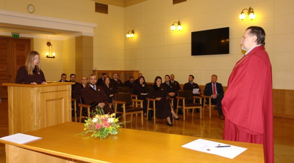 Augstākās tiesas priekšsēdētājs pieņem deviņpadsmit advokātu zvērestu