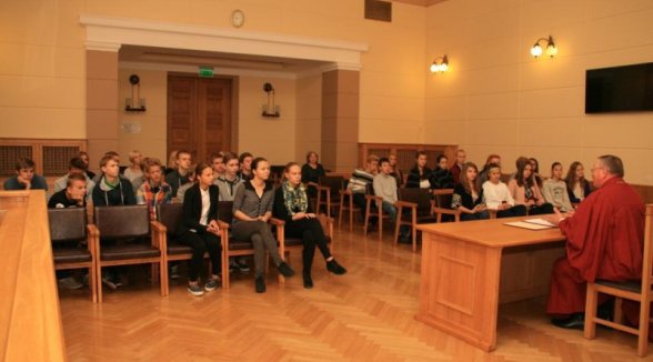 PUPILS GET FAMILIARISED WITH JUDGE’S WORK DURING WEEK OF CAREER