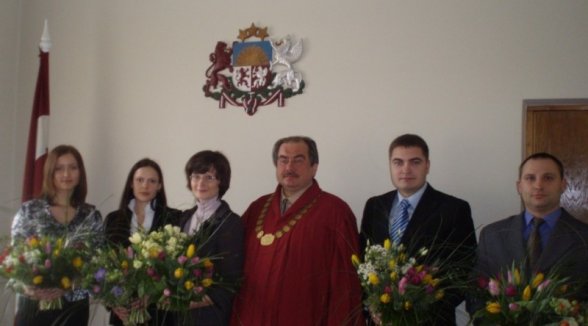 Zvērestu Augstākās tiesas priekšsēdētājam nodod pieci tiesu izpildītāji